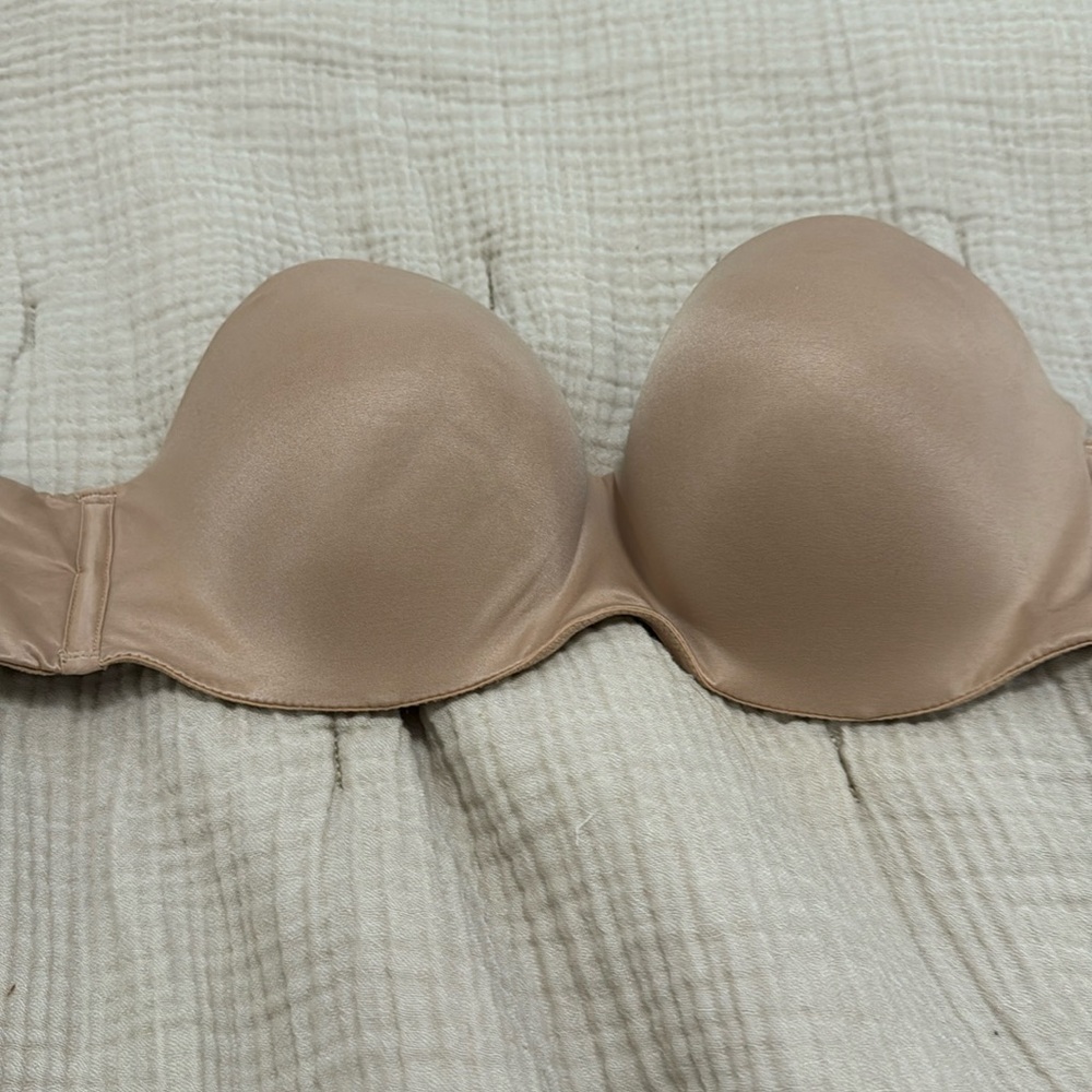 34DD Victoria’s Secret strapless bra